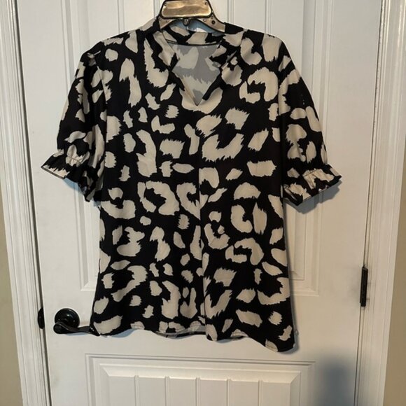 SHEIN Black and White Abstract Blouse - Picture 1 of 3